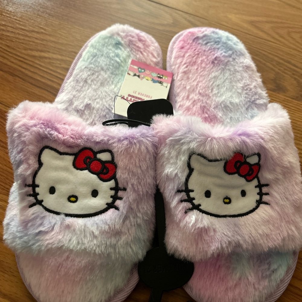 Hello kitty forever 21 tie dye slippers size large